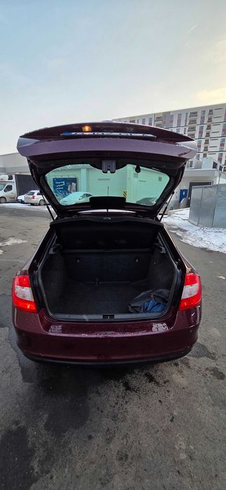 Skoda Rapid  > culoare visinie  > 105 cai  > 113 500 km > an 2013