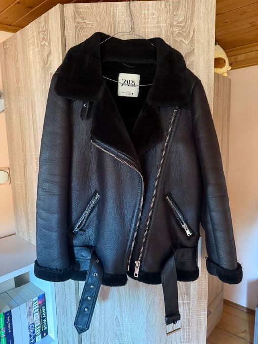 Geaca de femei imblanita de la Zara in stare ff buna