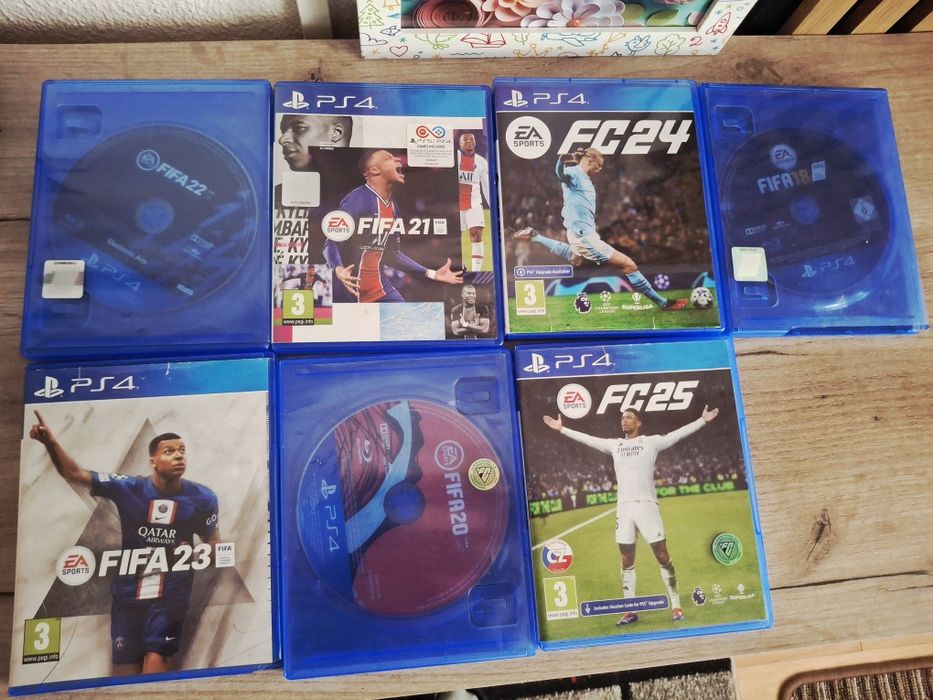 Vand ps 4 slime ,cu 7 jocuri si 2 manete