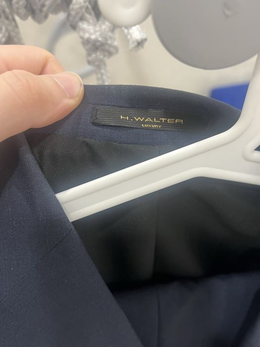 Продам новый костюм