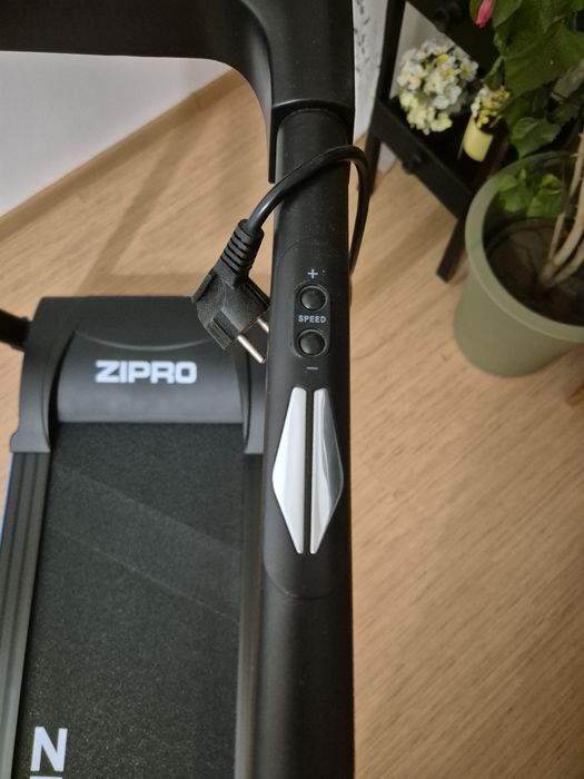 Бягаща пътека ZIPRO Tekno