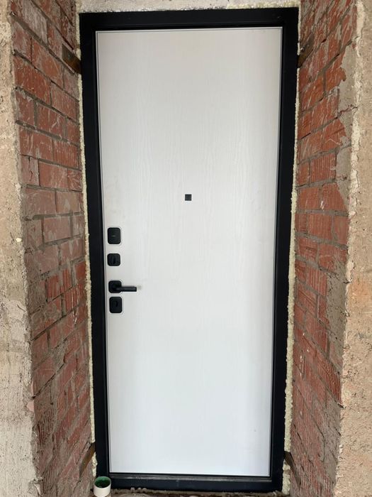 Продается входная дверь