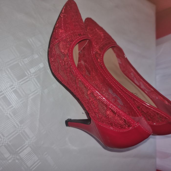 Pantofi rosii din dantela cu piele 37