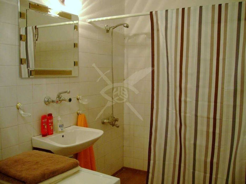 Дава се под наем Тристаен апартамент в Пловдив, Център - 110 кв.м за 747.66 € - Снимка #3