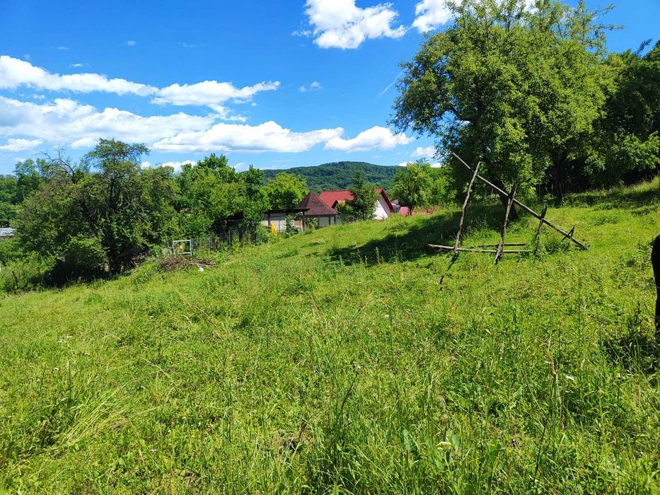 Casa cu 2 apartamente + teren 9184 mp in Vulcana Băi, județul Dambovita