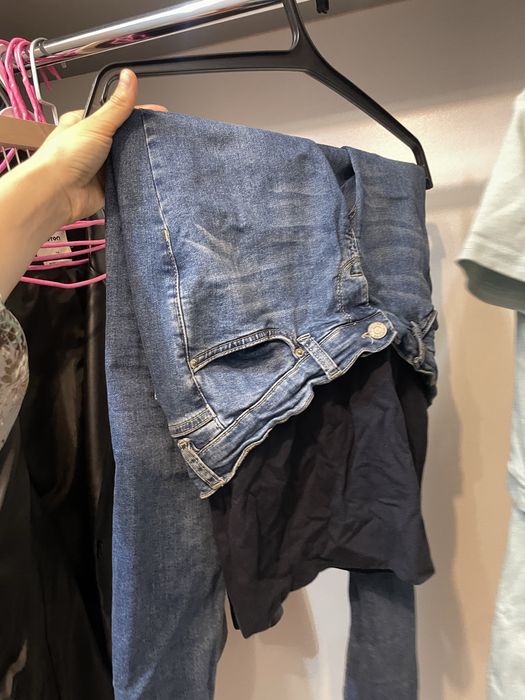 Отдам джинсы и тутболку для беременных