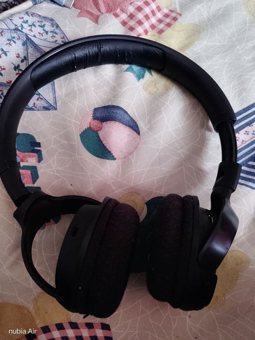 Căști JBL originale,perfect funcționale,acumulatorul durează o zi,ok