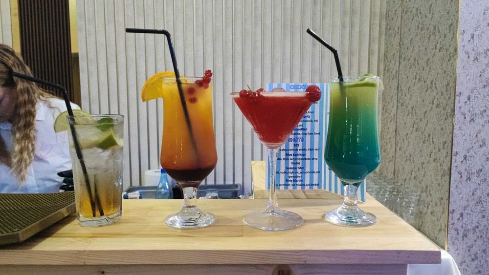 Cocktail bar si tort de shot