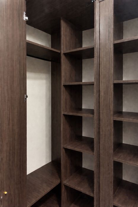 Продается угловой шкаф