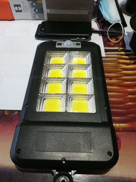 Lampa solara pentru curte