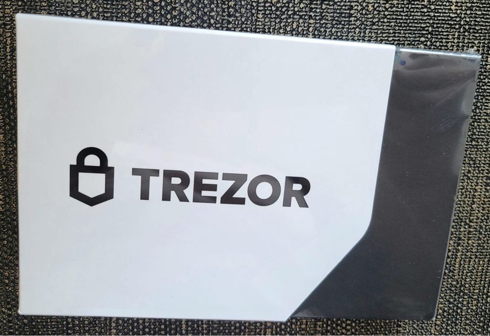 Trezor Model T  Sigilat