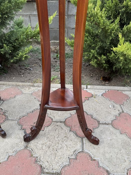 Pereche jardiniere din lemn cu sculpturi in forma de lebada