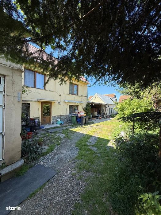 Casă + curte în centrul localității Şura Mică- direct de la proprietar