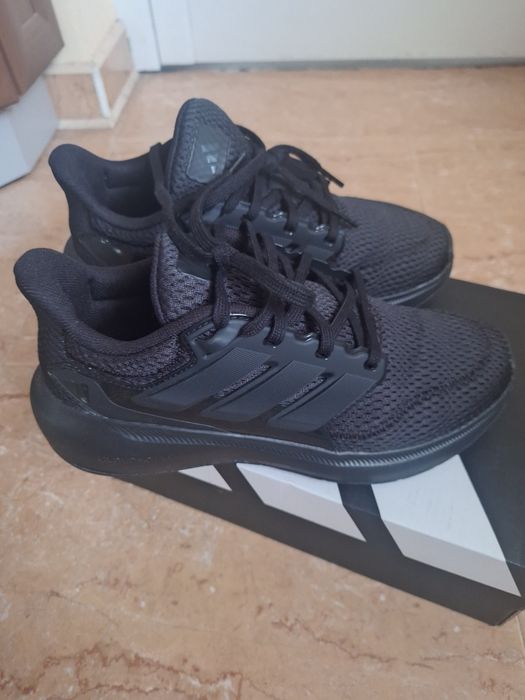Дамски маратонки на Adidas за 55лв