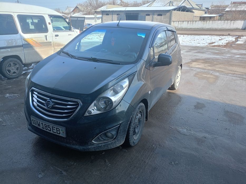 spark orqa bagajda urilgan joyi bor.avtomat yevro