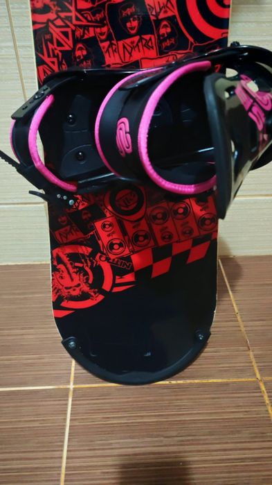 Placa snowboard Nitro 142 cm-legaturi boots Burton dama