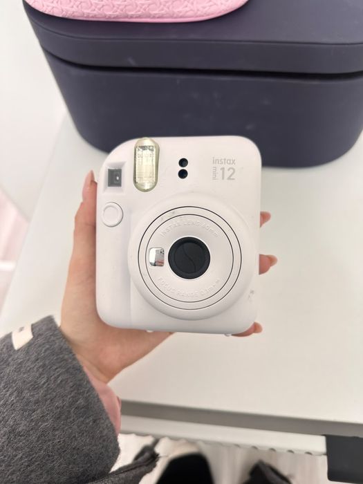 Продам Фотоаппарат Instax 12 mini