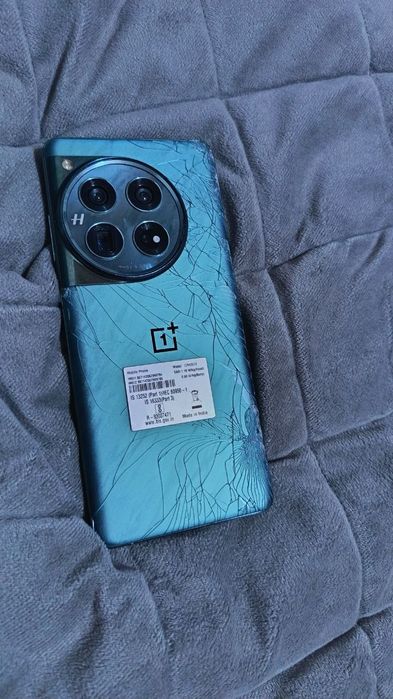 Продам Oneplus 12