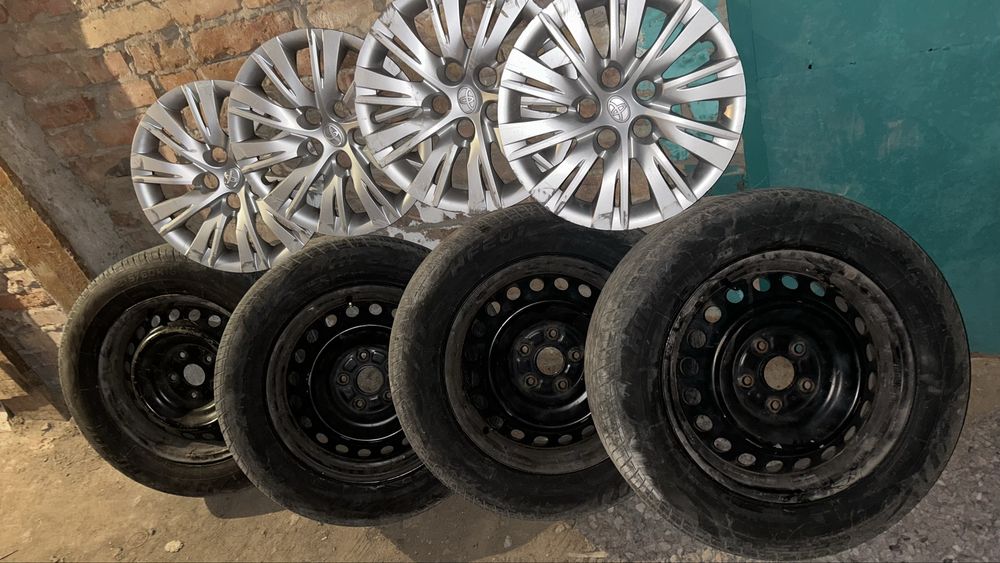 Продам комплект шин с оригинальными дисками!