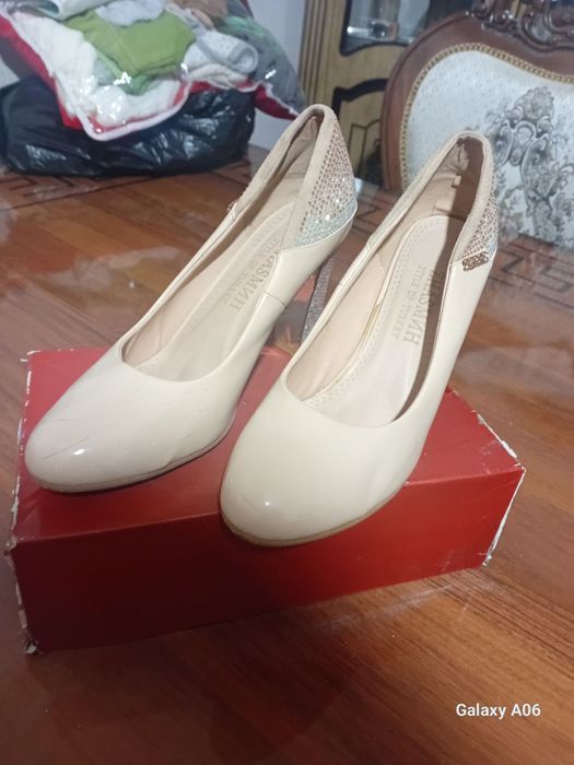 Oyoq kiyimlar arzonga bervoraman