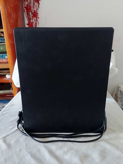 Subwoofer , in cutie din lemn MDF.