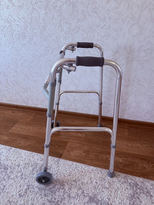 Продам взрослые ходунки