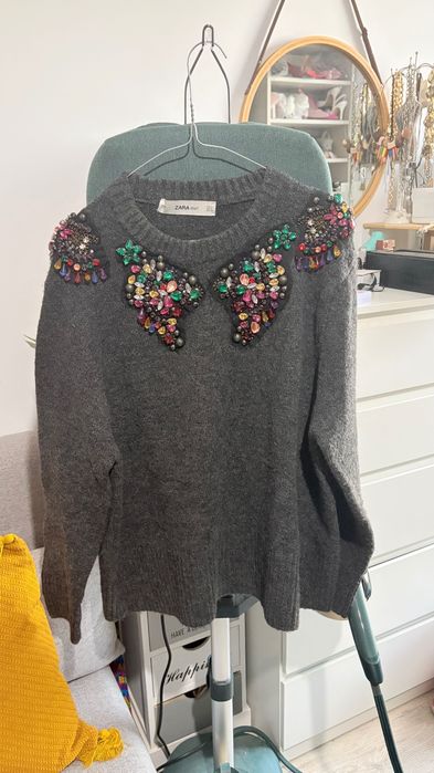 Pulover Zara gri închis m cu pietre impecabil