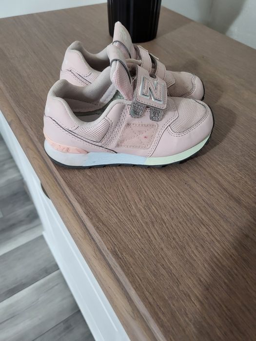 Vand adidasi new balance