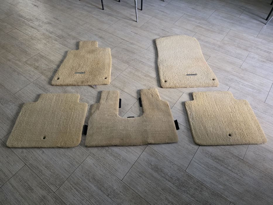 Продам ворсовые коврики Lexus (полный комплект