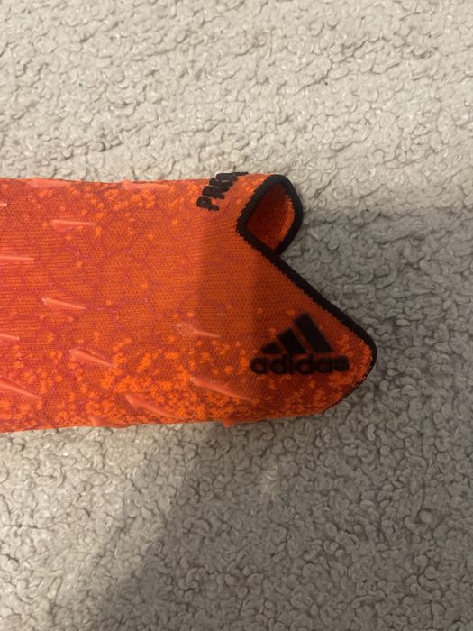 Manusi de fotbal Adidas Predator rosii/negru editie limitata!!