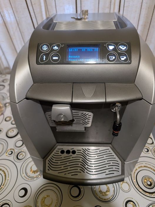 Expresoare de cafea DeLonghi și Lavazza