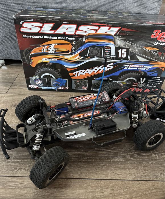 Traxxas slash + 2 baterii