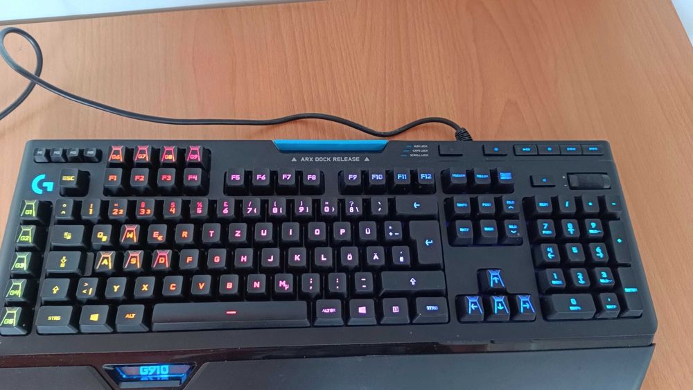 Logitech g910 orion spectrum геймърска клавиатура