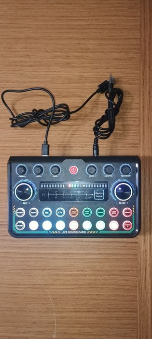 Placa podcast cu microfon cu suport de microfon etc