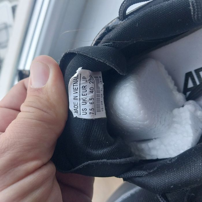 Продам кроссовку