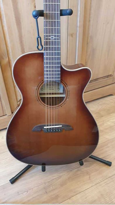 Chitara Electro-Acustica ALVAREZ AFA95CE Folk - OM