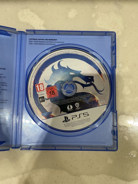 Диск FC24 и Mortal combat от PS5