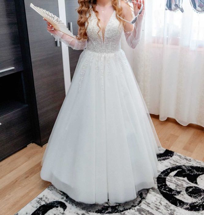 Vând rochie de mireasă cu,corset relgabil S/M