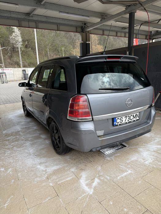 Vând Opel Zafira 2006 – 1.9 Diesel – 7 locuri – spațioasă și economică