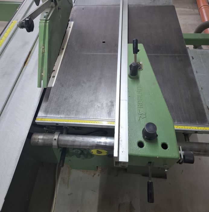 Circular cu incizor si exhaustor