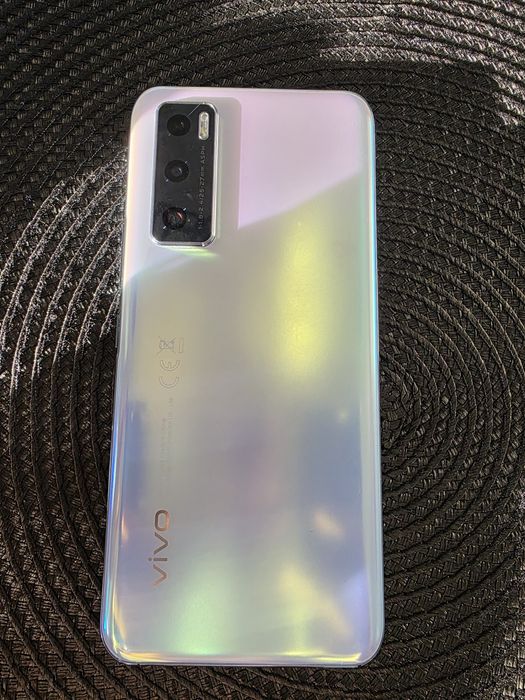 vivo V20 / 128GB<8RAM