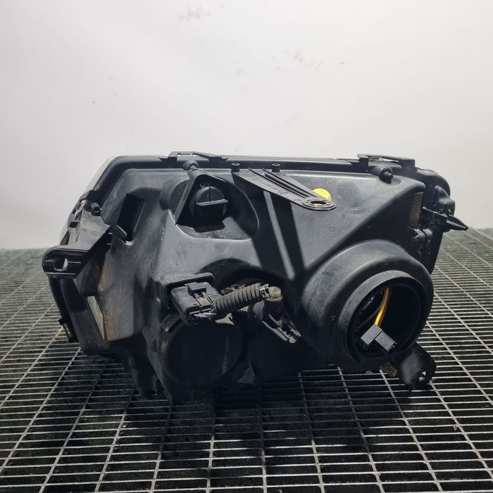 Far Dreapta Dacia Duster Facelift 2014 - 2017 SUV 4 Usi (1438) Fara xenon