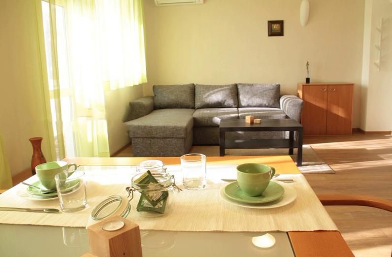 Дава се под наем Двустаен апартамент в Пловдив, Център - 60 кв.м за 350 € - Снимка #2