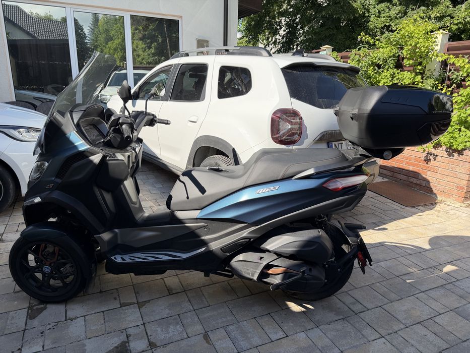 PIAGGIO MP3 530 EXCLUSIVE 2023 – 4.500 km (Achiziționat de nou din România)