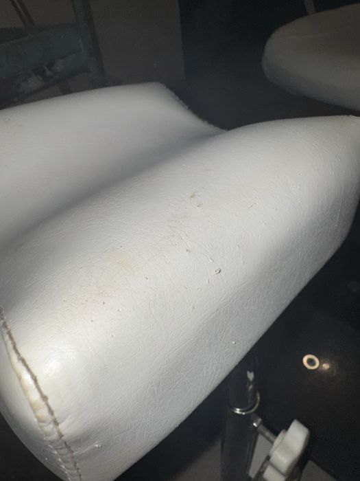 Стол за педикюр - кожен