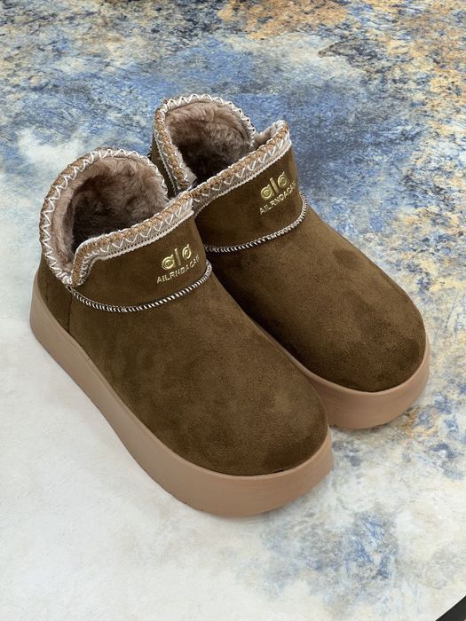 Зимние обувь тапички и башмаки