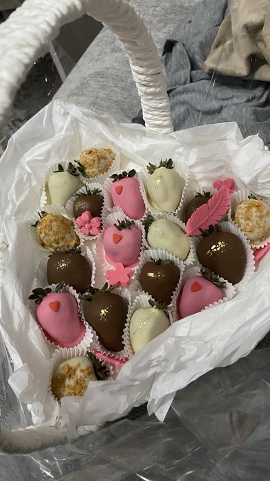 Клубника в шоколаде и Цветы