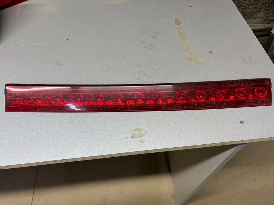 Фары задние на Toyota Estima