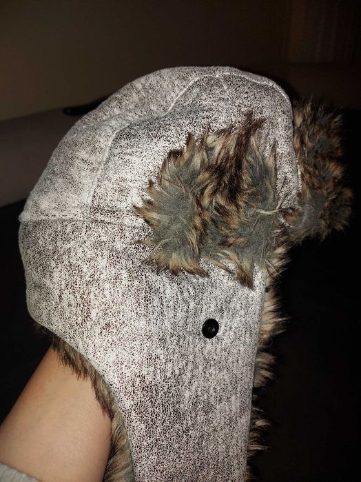 Разпродажба шалове и шапки