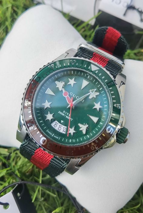 Часовник Gucci Dive 40mm